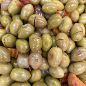 Olives vertes marinées épicées en vrac