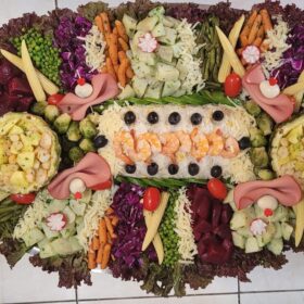 Salade royale pour 10 personnes, servi avec pétoncles et crevettes